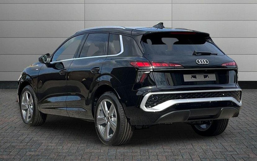 Audi Q3 1.5 Tfsi S Line Suv S Tronic 150 Ps Black #3