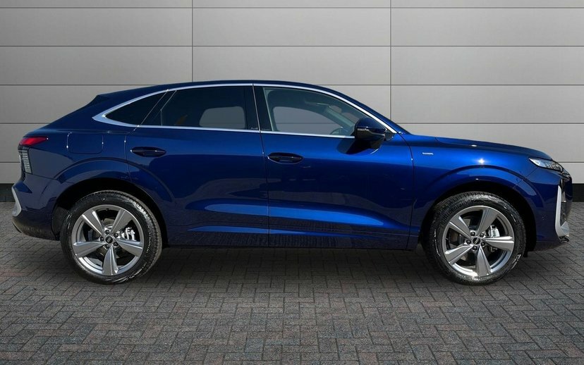 Audi Q3 1.5 E-hybrid 26Kwh S Line Sportback Plu Blue #4