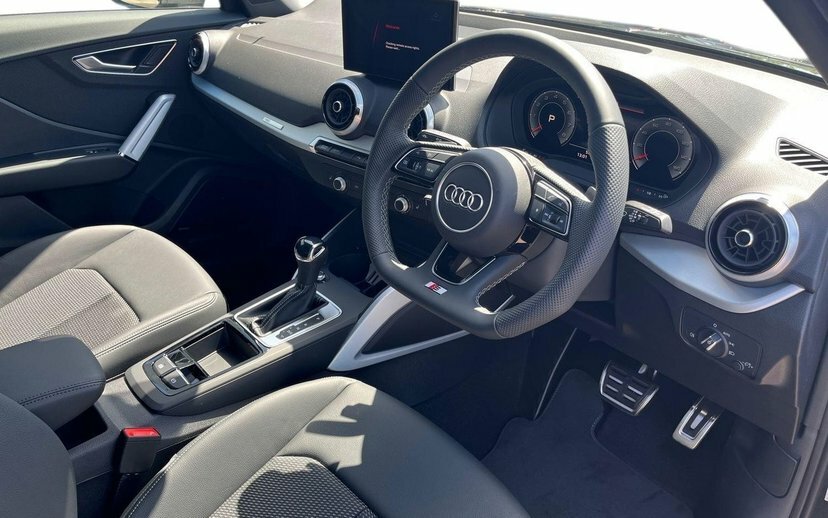Audi Q2 1.5 Tfsi Cod 35 Black Edition Suv S Tro  #6