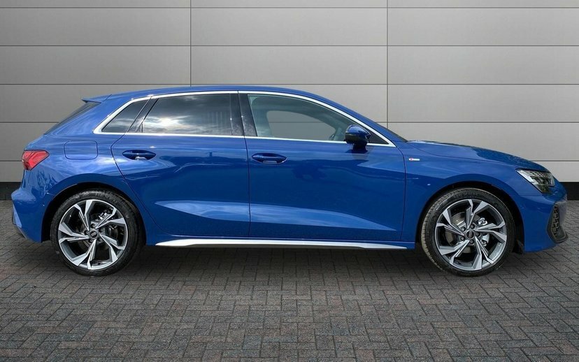 Audi A3 1.5 Tfsi 30 S Line Sportback S Tronic Blue #4