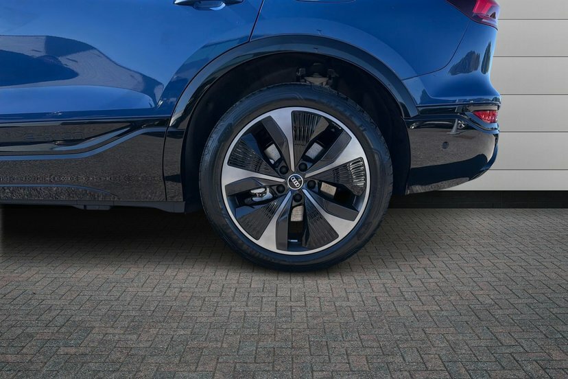 Audi Q6 E-Tron 100Kwh Black Edition Suv Quattro Blue #5