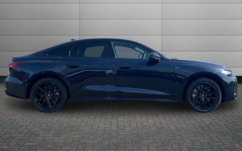 Audi A5 2.0 E-hybrid 25.9Kwh Black Edition Saloon Petr Blue #4