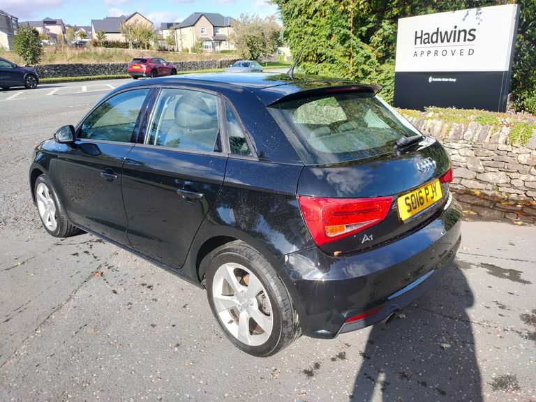 Audi A1 1.0 Tfsi Sport Black #2