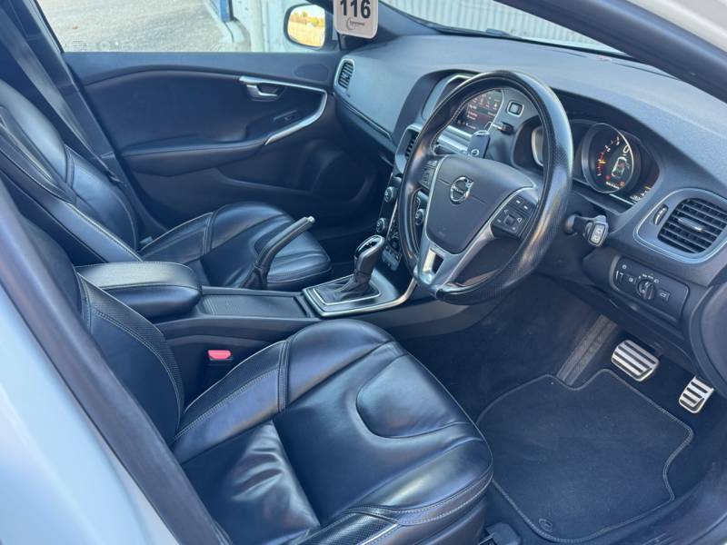 Volvo V40 T3 152 R Design Pro Geartronic White #2