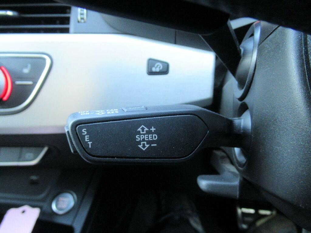 Audi A4 Avant Technik Black #39