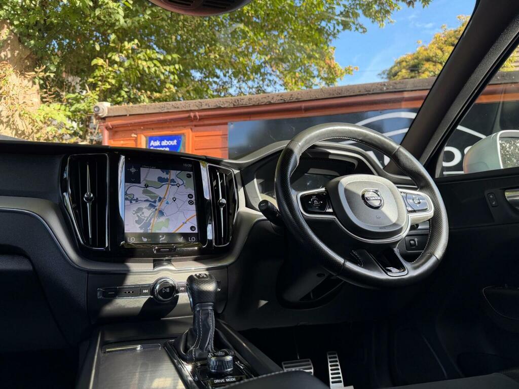 Volvo XC60 Momentum Silver #32
