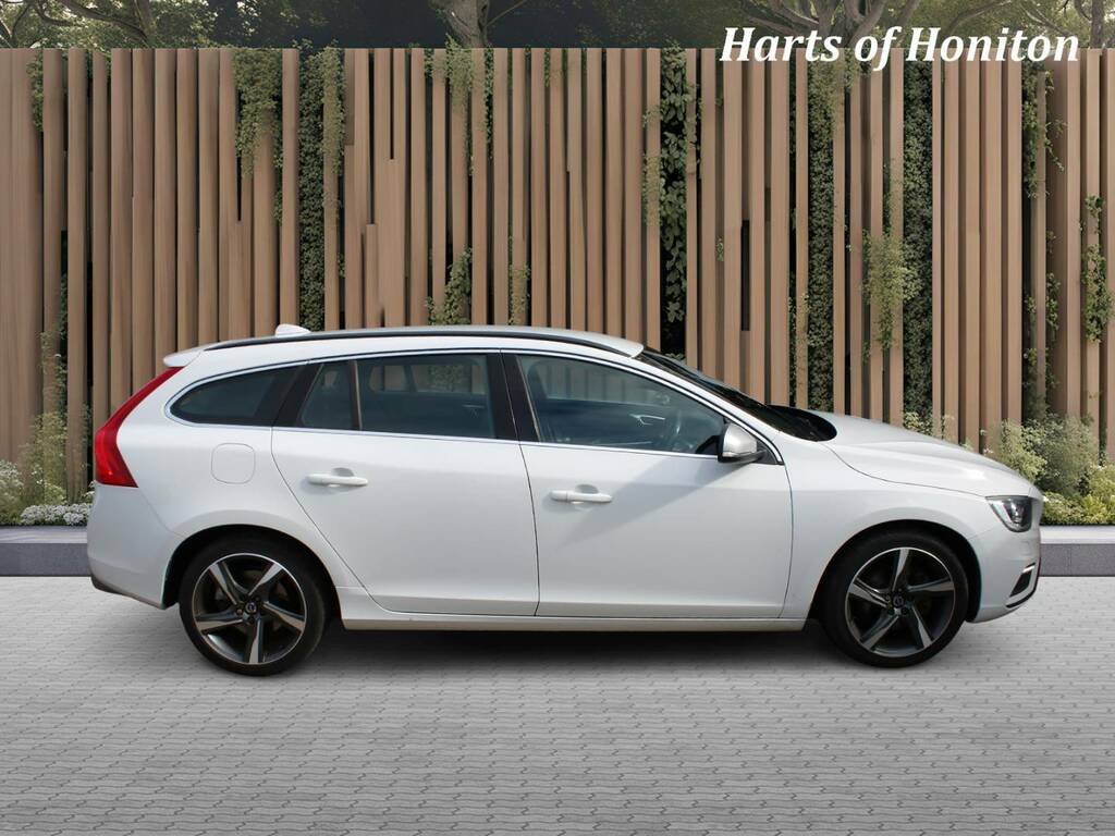 Volvo V60 D2 115 R Design Powershift White #4