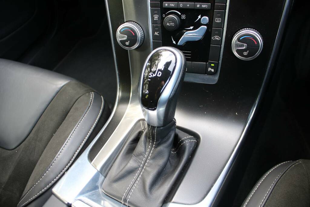 Volvo V60 D2 115 R Design Powershift White #6