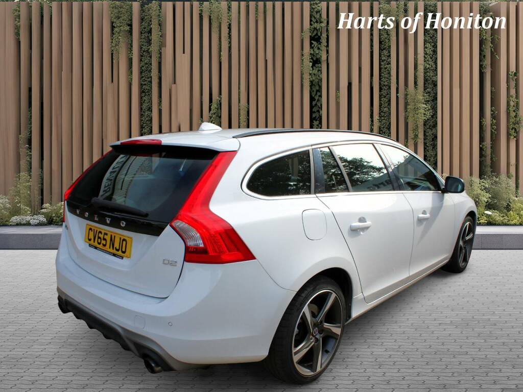 Volvo V60 D2 115 R Design Powershift White #3