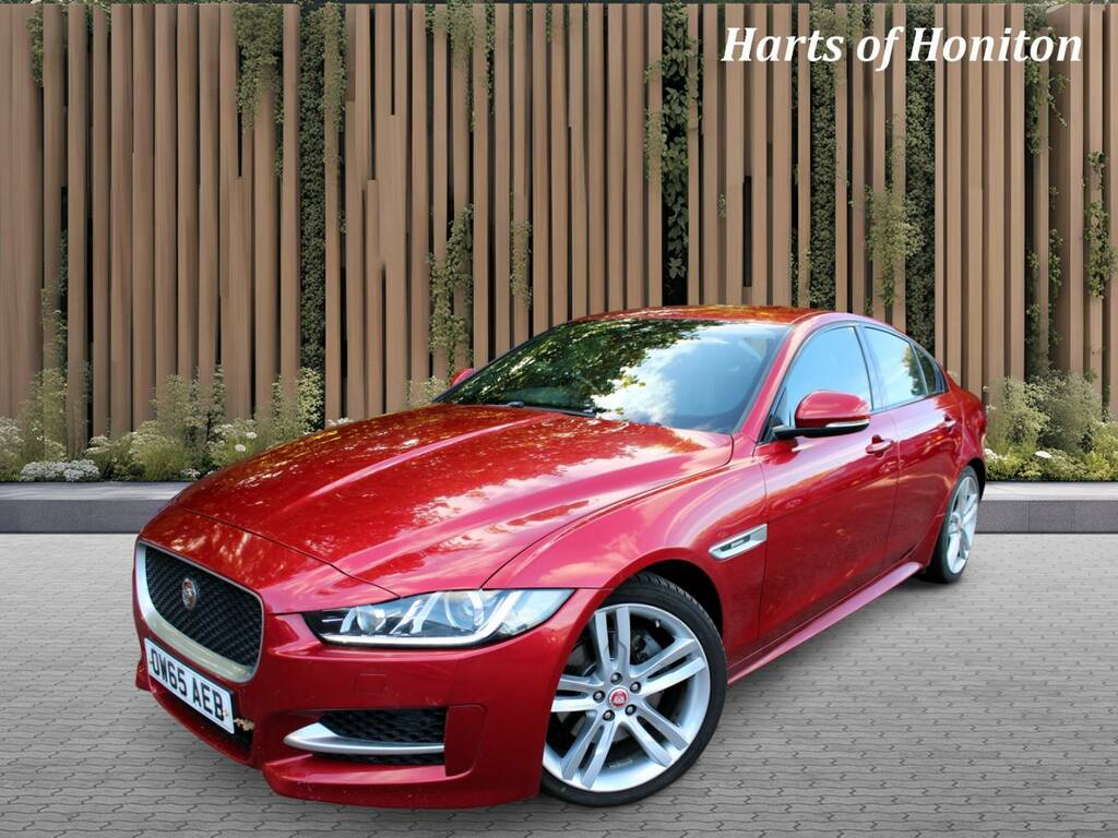 Jaguar XE 2.0 D R-sport 180 Turbo Red