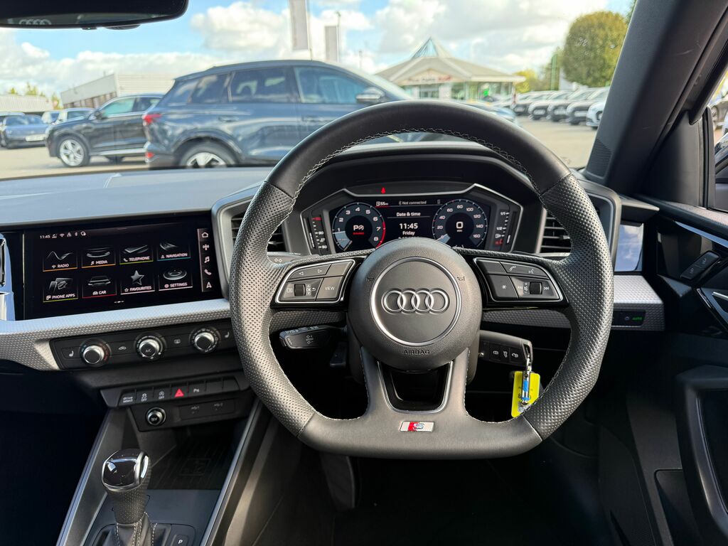 Audi A1 Black Edition Black #6