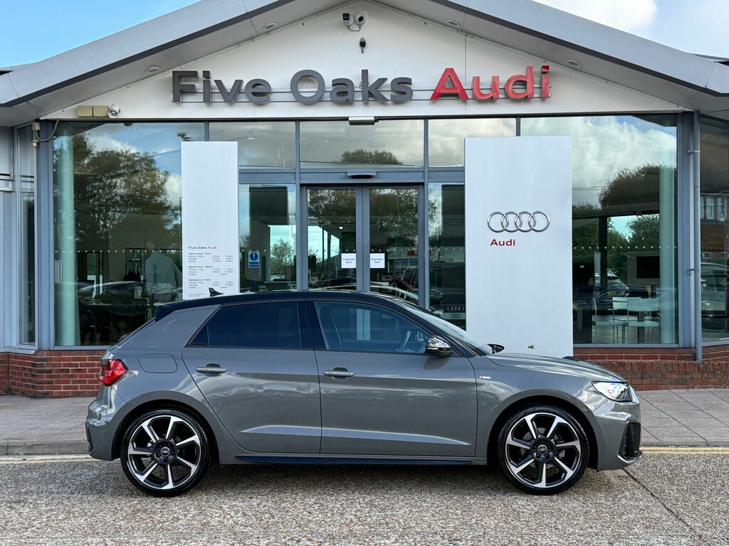 Audi A1 Black Edition Black #2