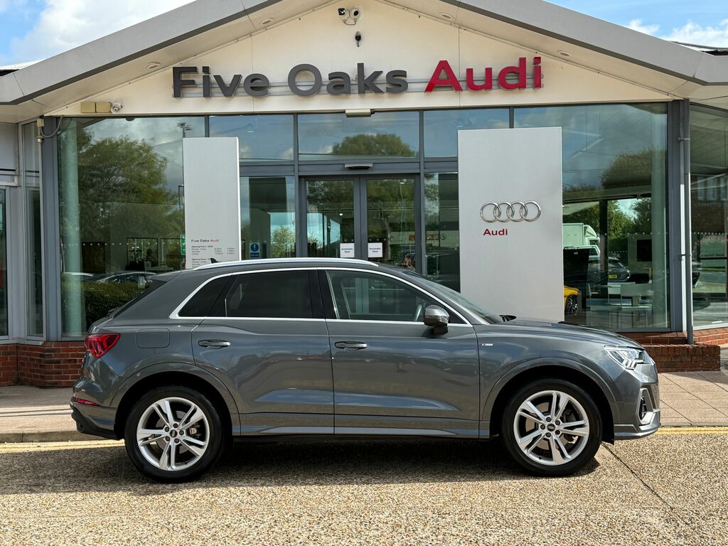 Audi Q3 S Line Black #2
