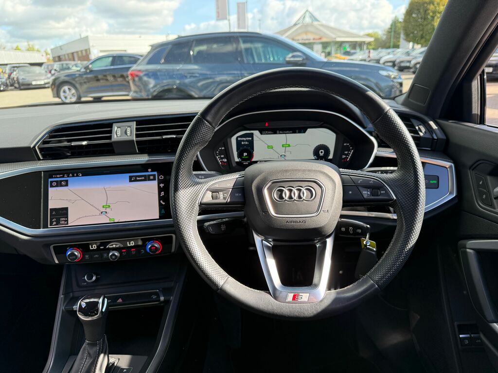 Audi Q3 S Line Black #6