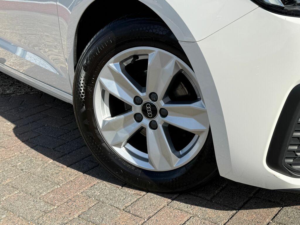 Audi A1 Technik Black #5