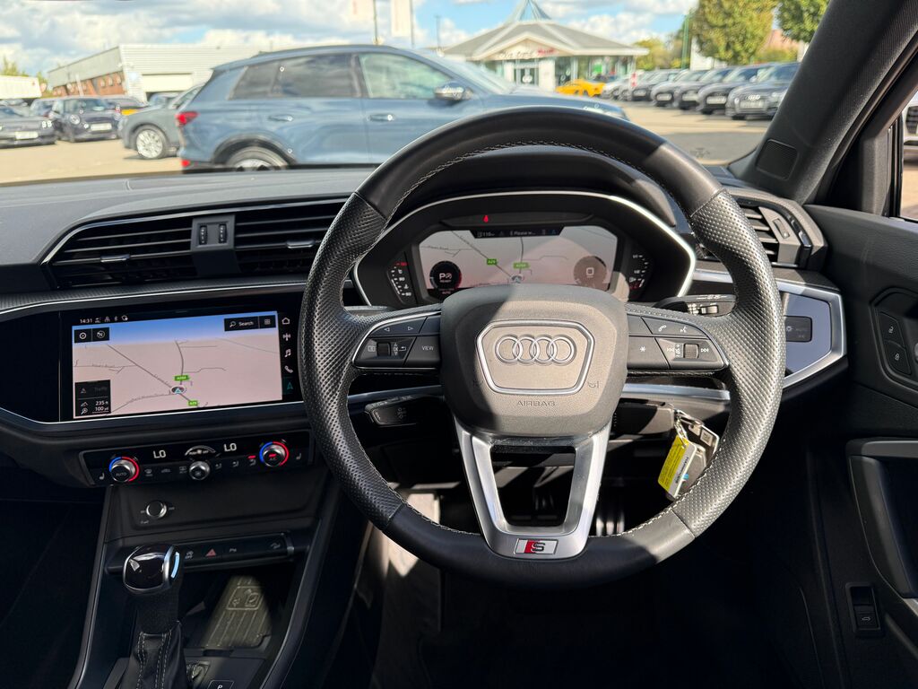 Audi Q3 S Line Black #6