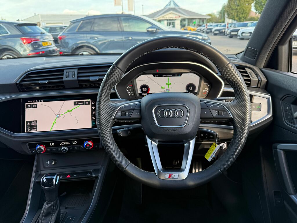 Audi Q3 S Line Black #6