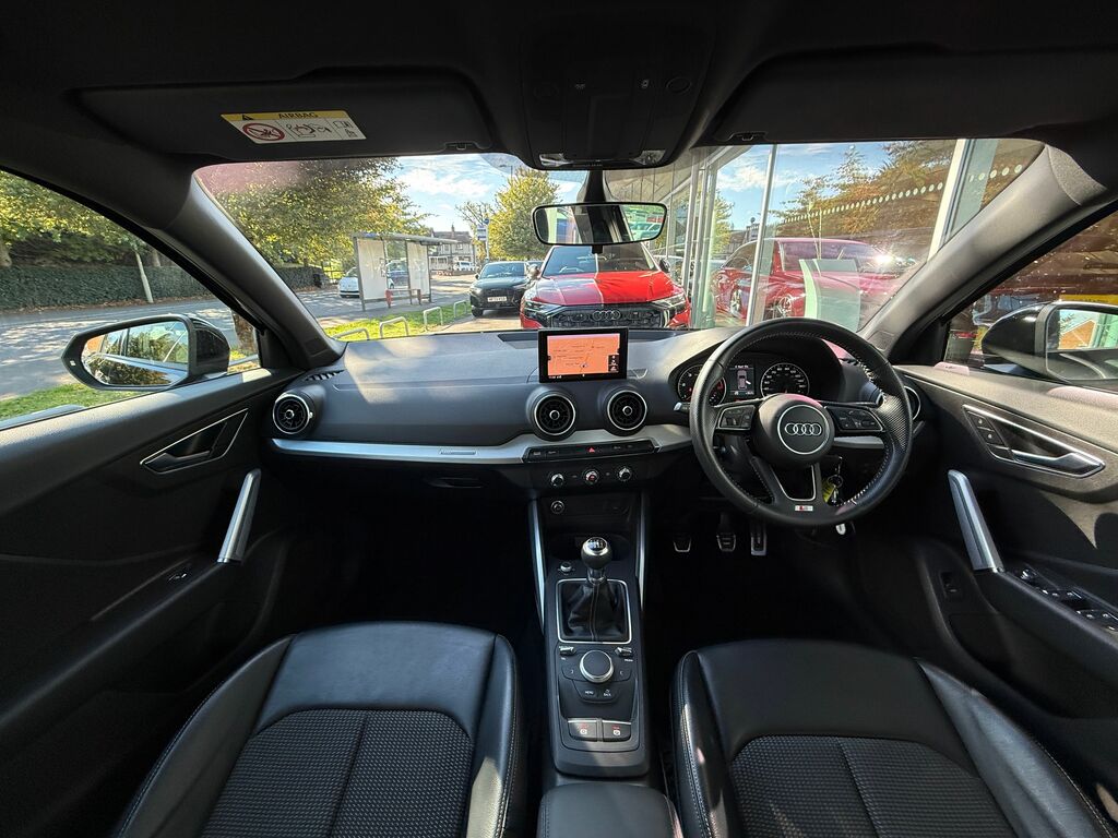 Audi Q2 S Line Black #3