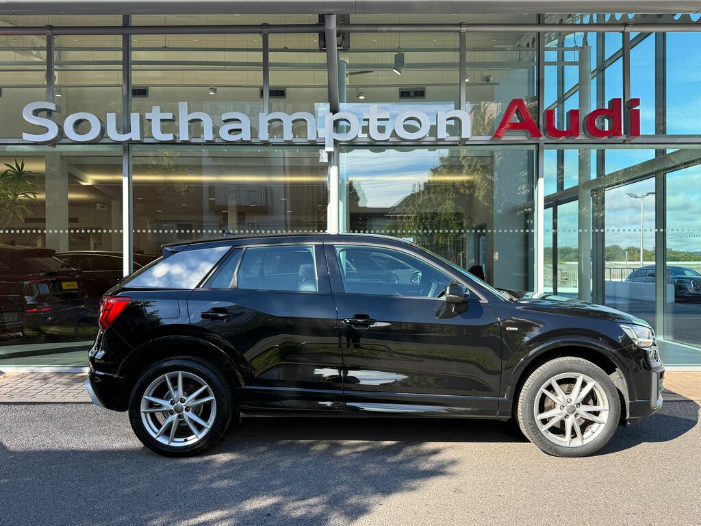 Audi Q2 S Line Black #2
