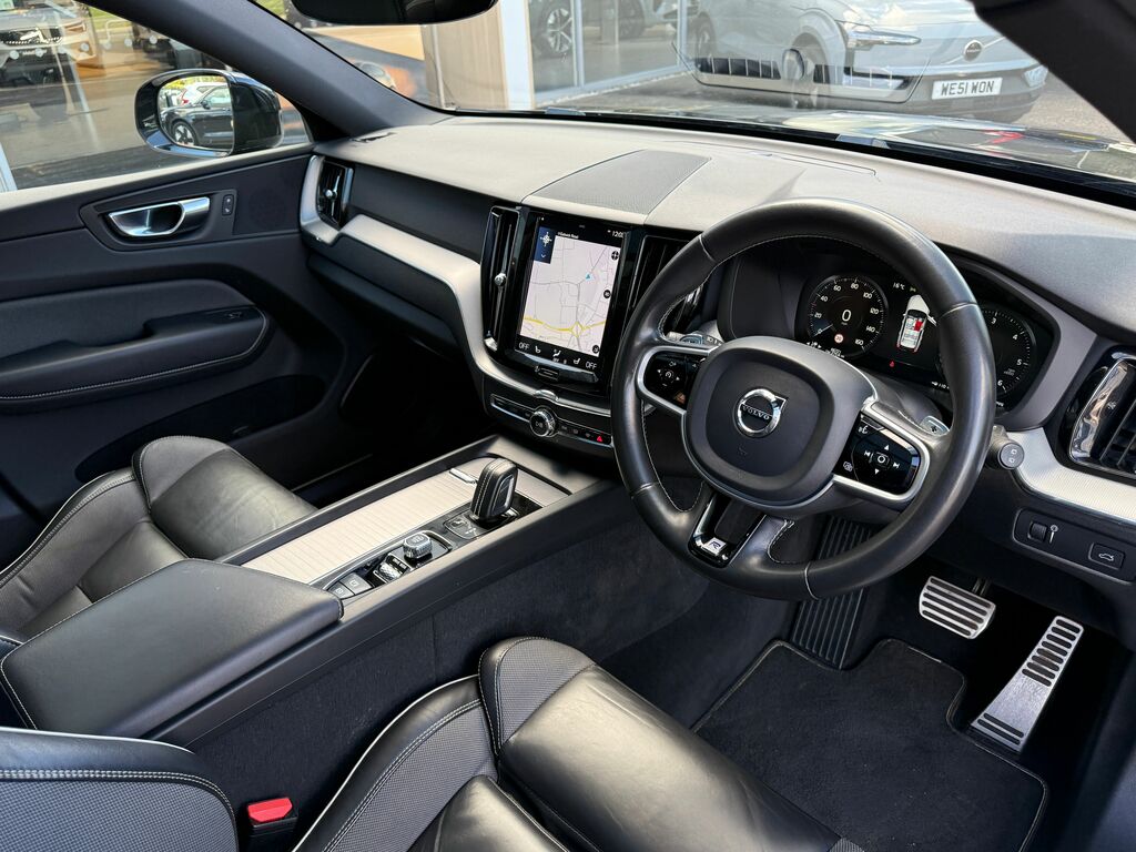 Volvo XC60 R Design Black #5
