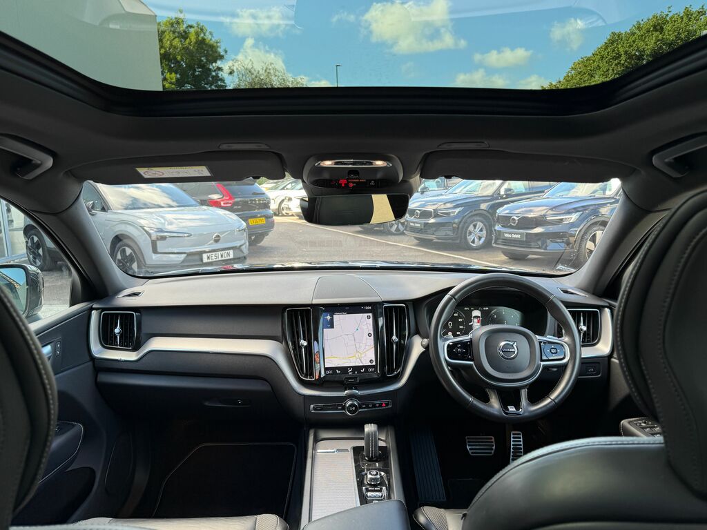 Volvo XC60 R Design Black #2