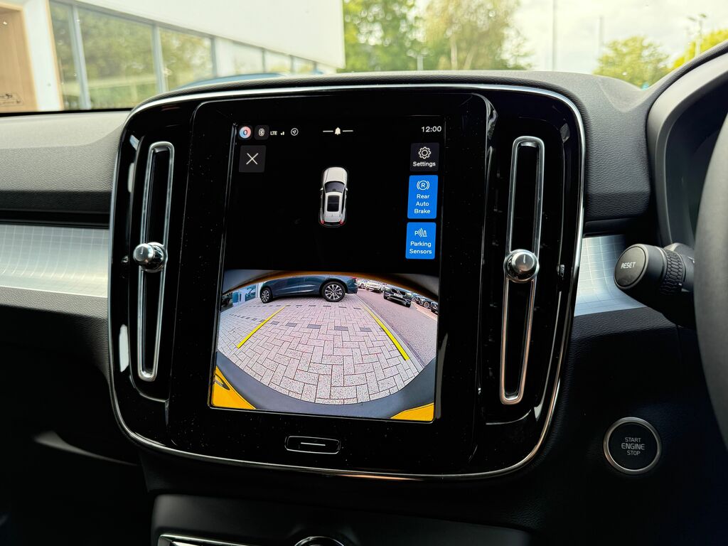 Volvo XC40 Plus Black #3
