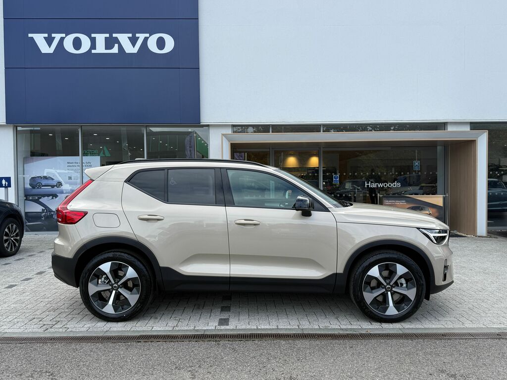 Volvo XC40 Plus Black