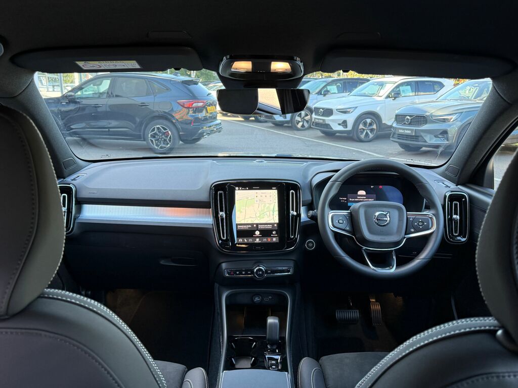 Volvo XC40 Plus Black #3