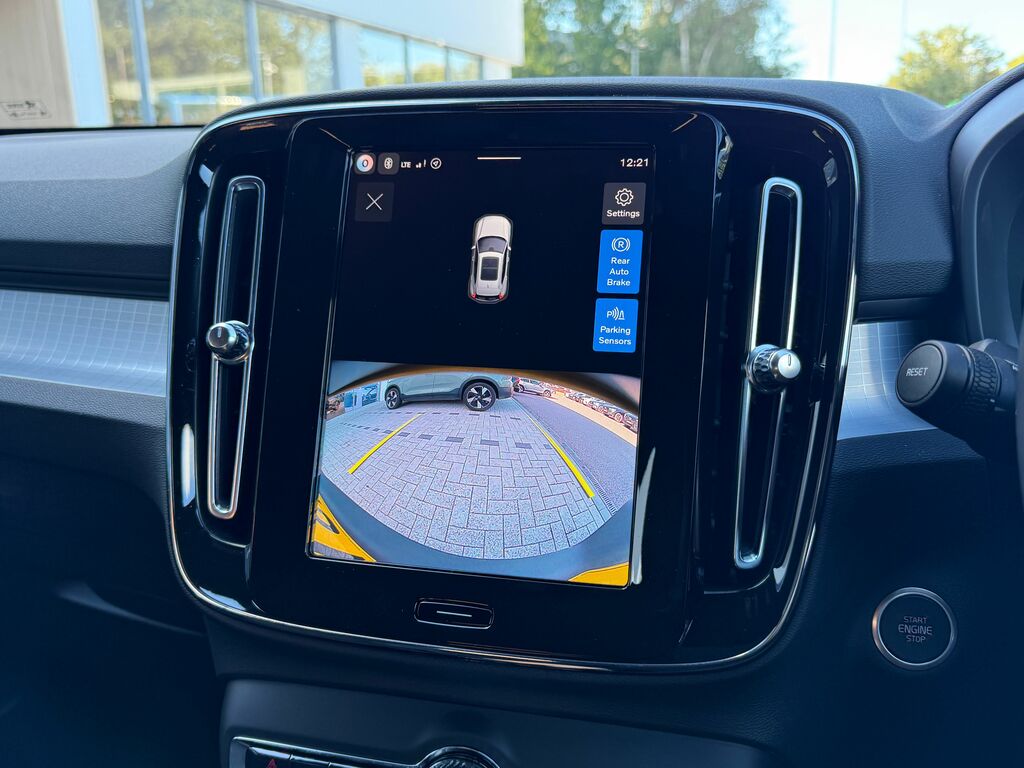 Volvo XC40 Plus Black #4