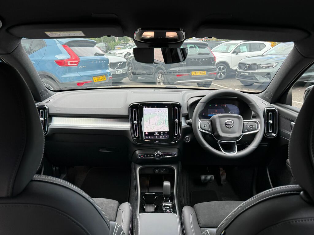 Volvo XC40 Plus Black #3