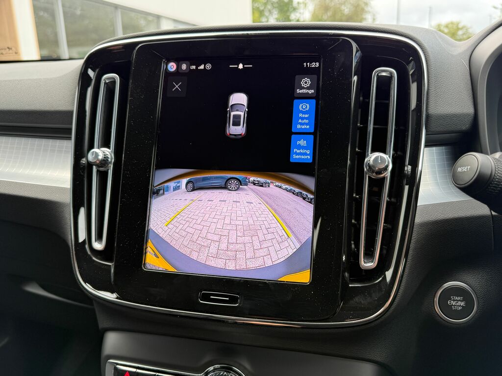 Volvo XC40 Plus Black #4