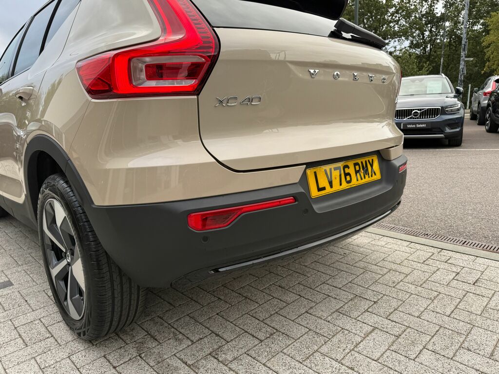 Volvo XC40 Plus Black #19