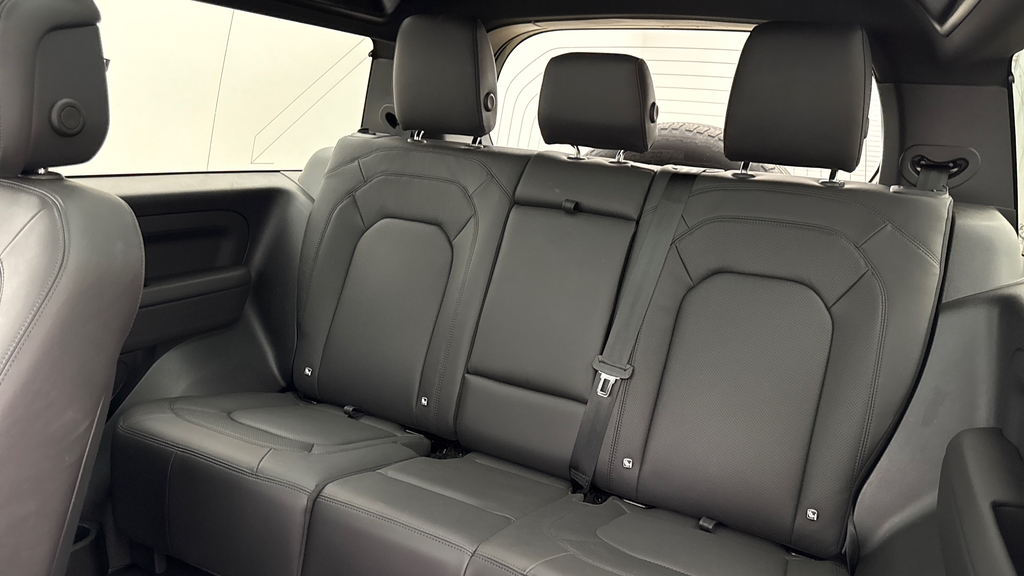 Land Rover Defender 90 D250 X-dynamic Hse Pangea Green Green #4