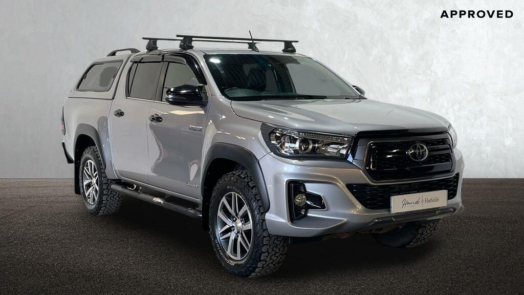 Toyota HILUX Invincib X D-4d4wd Silver Silver