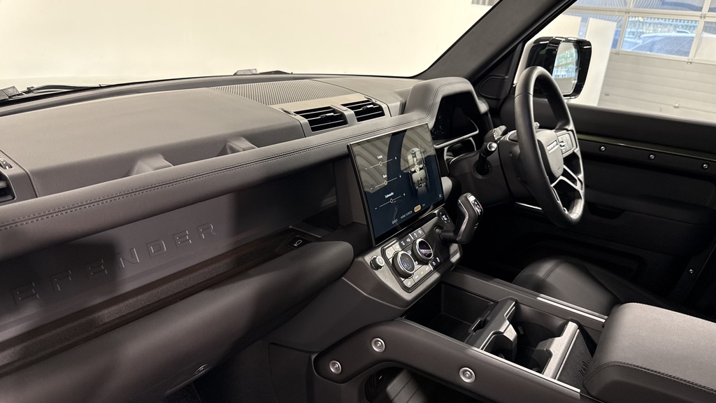 Land Rover Defender 110 3.0 D350 X-dynamic Hse White #51