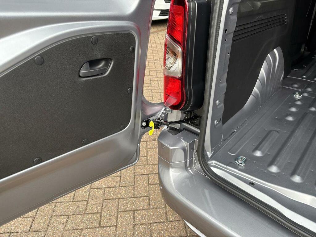 Vauxhall Combo 1.5 Prime Plus Panel Van 6Dr Xl Euro White #27