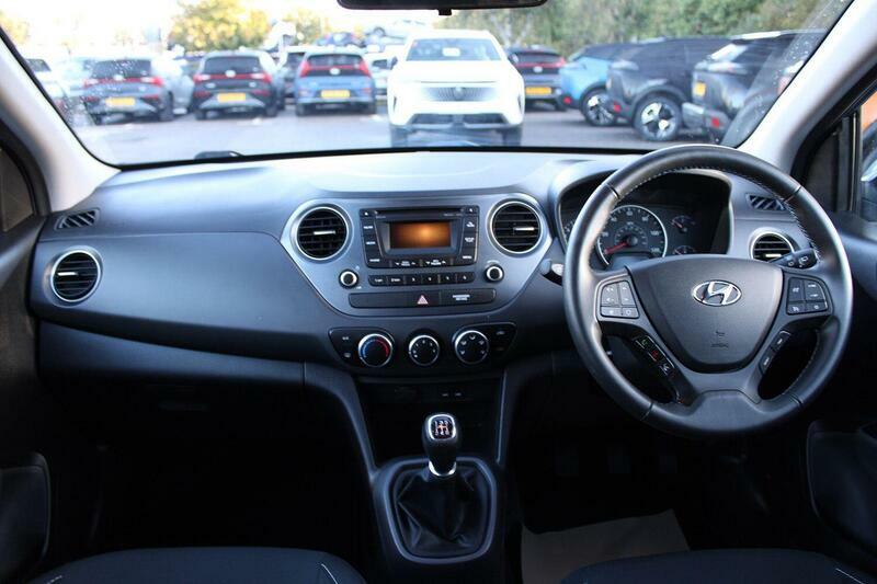 Hyundai I10 1.0 Se 65 Bhp White #9