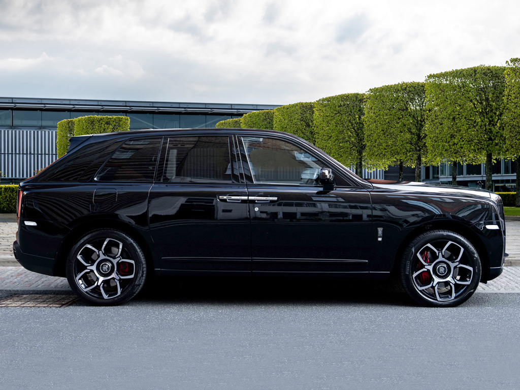 Rolls-Royce Cullinan 6.75 V12 Black Badge Suv 4Wd Euro Black #3