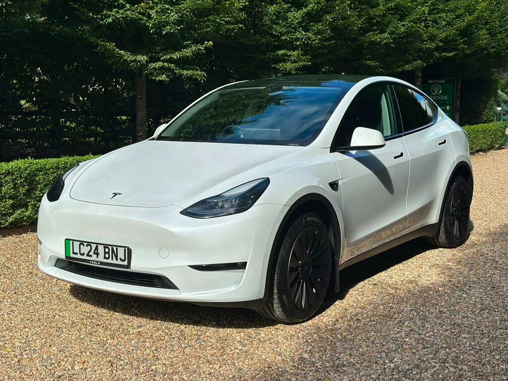 Tesla Model Y Suv Dual Motor Long Range 4Wde 202424 White