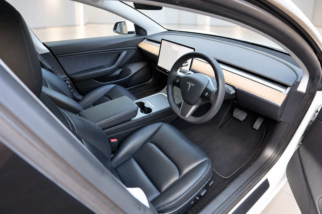 Tesla Model 3 Dual Motor Long Range White #4