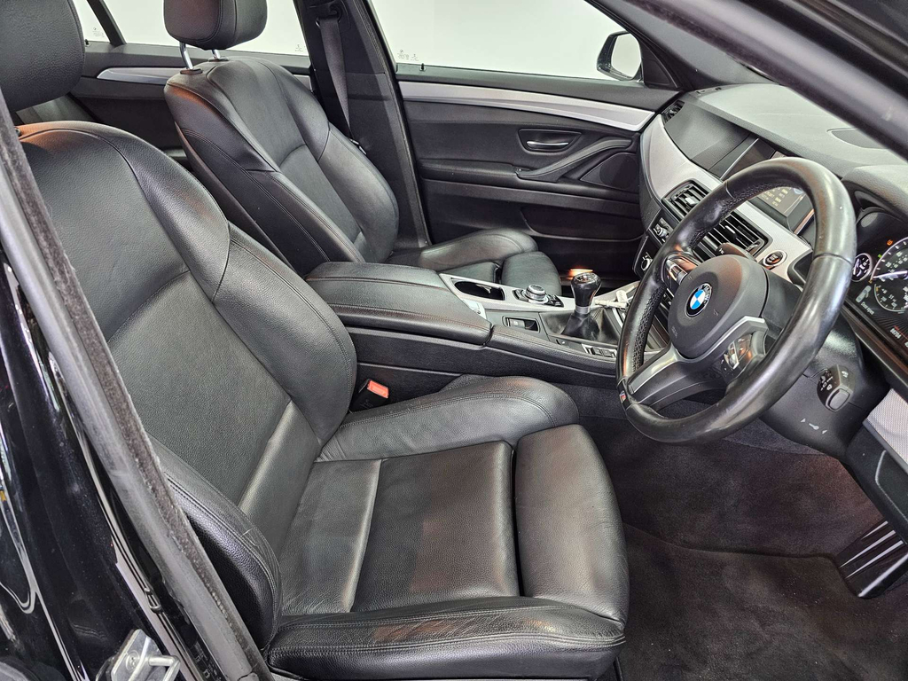 BMW 5 Series 520D M Sport Black #5