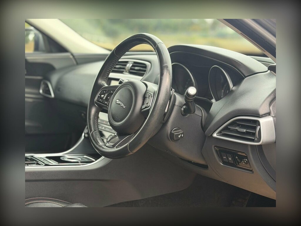 Jaguar XE 2.0D Portfolio Euro 6 Ss Brown #10