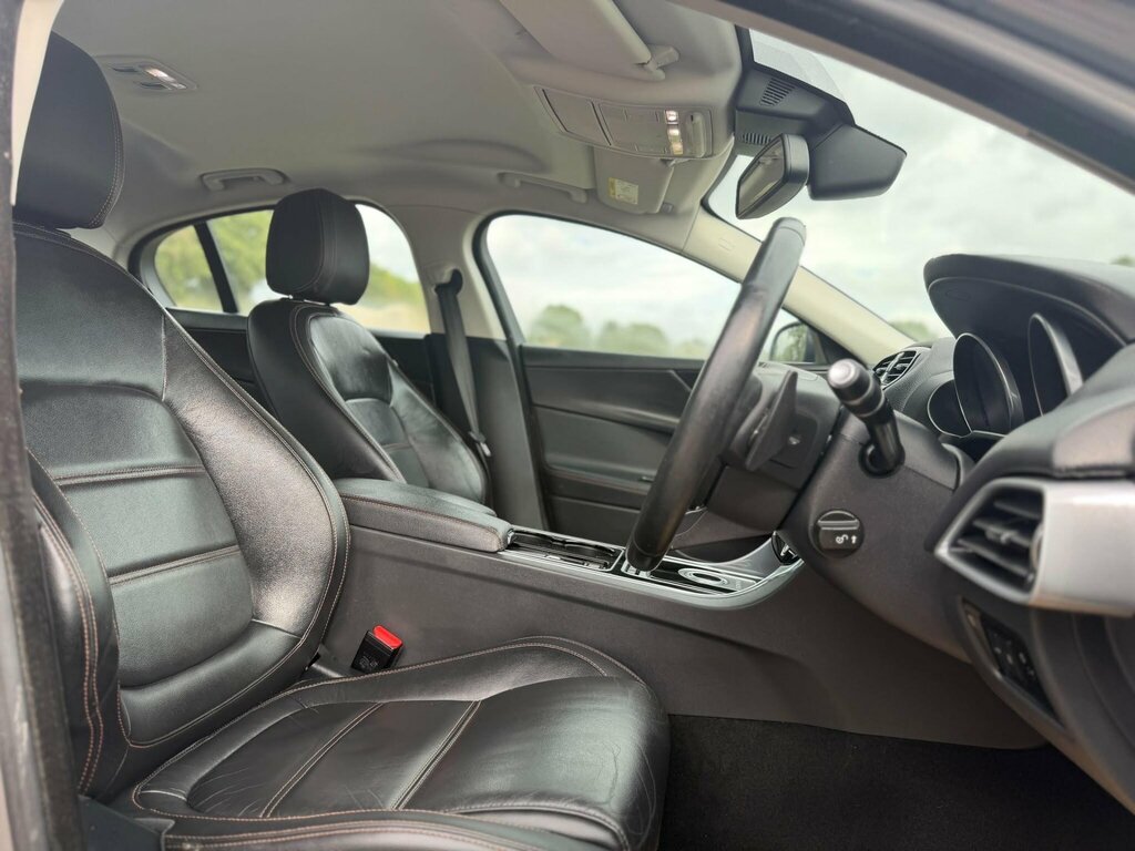 Jaguar XE 2.0D Portfolio Euro 6 Ss Brown #14