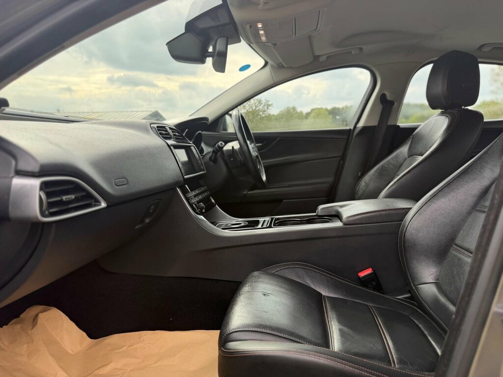 Jaguar XE 2.0D Portfolio Euro 6 Ss Brown #17