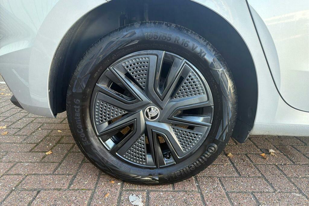 Skoda Fabia 1.0 Mpi Colour Edition Hatchback Silver #5