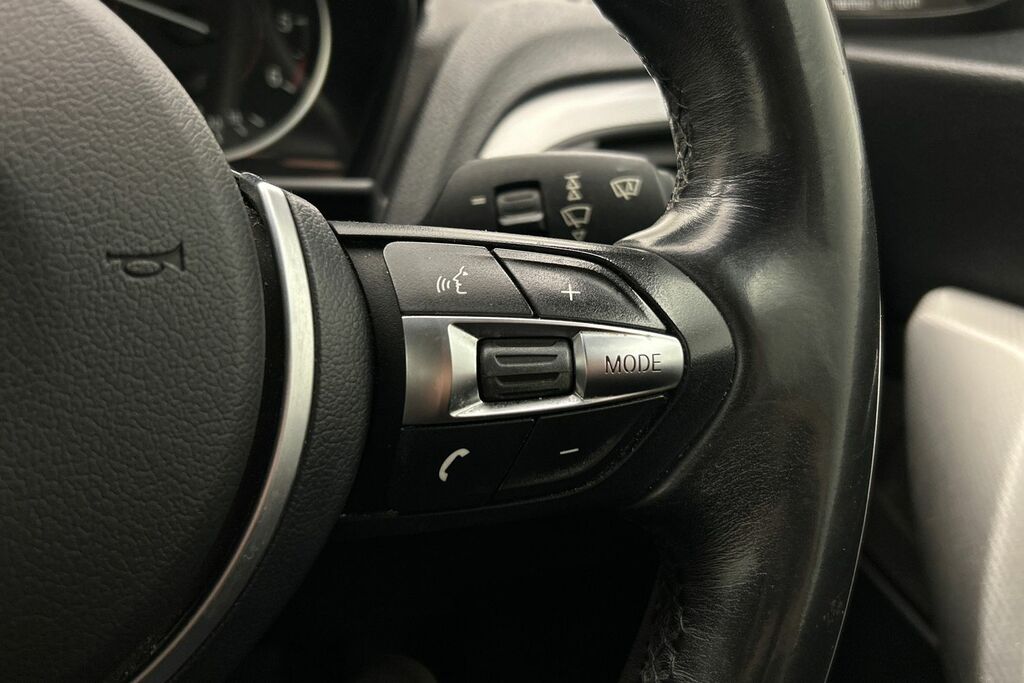 BMW 2 Series 220D M Sport U91185 White #18