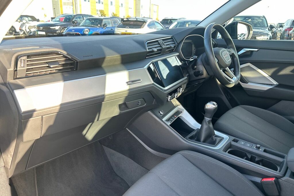 Audi Q3 Technik 35 Tfsi 150 Ps 6-Speed Black #2