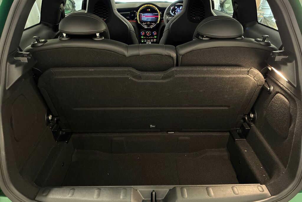 Mini Hatch 1.5 Cooper Classic Premium 2023 Silver #13