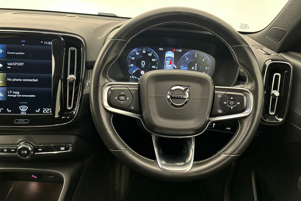 Volvo XC40 Momentum Red #29