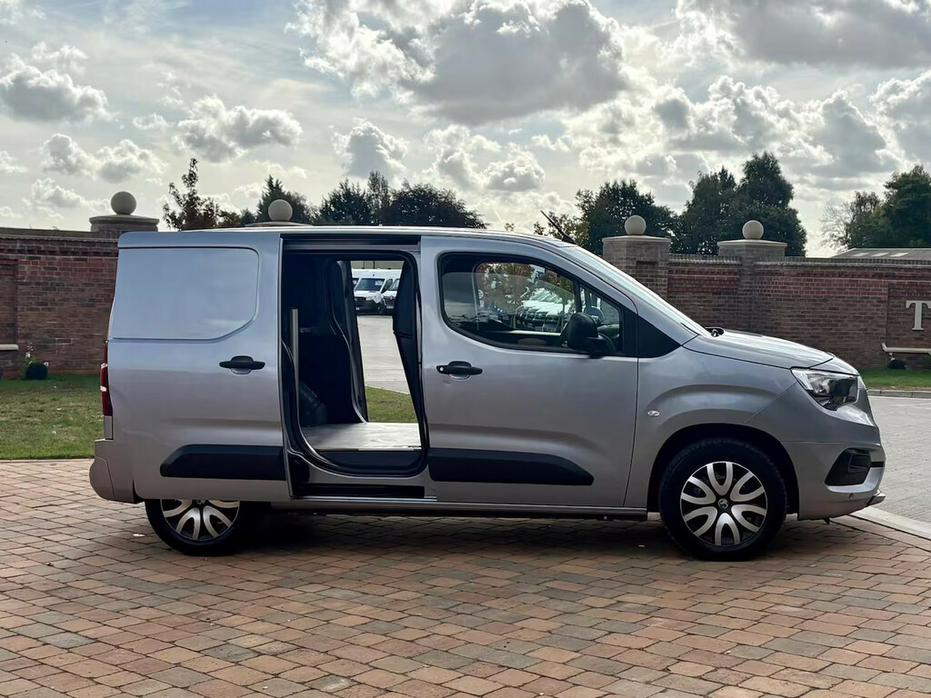 Vauxhall Combo Diesel VU70ZWL #6